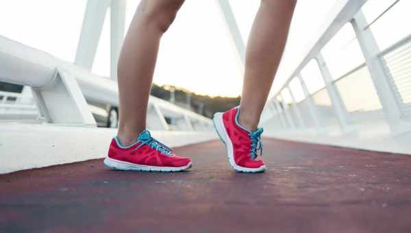Роби ноги: як вибрати жіночі кросівки для бігу