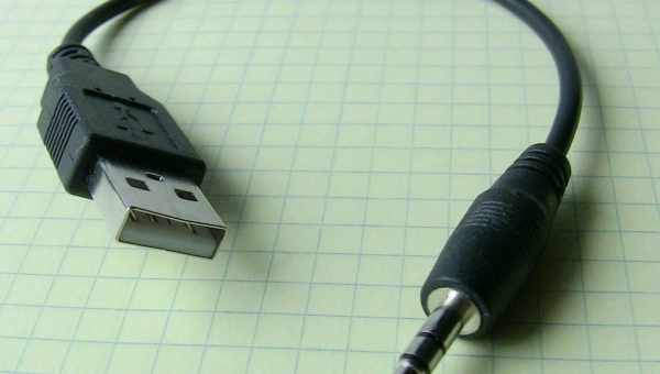 Як підключити телефон до музичного центру: через AUX, через USB.