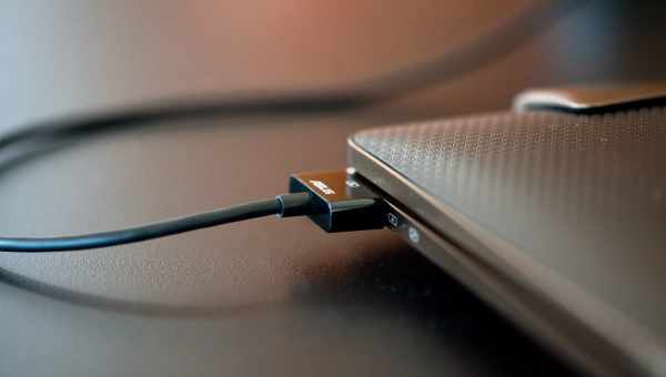 Чи можна зарядити ноутбук через usb? Можливі наслідки нестандартної зарядки