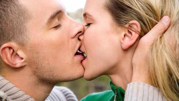 У чому користь поцілунків для організму