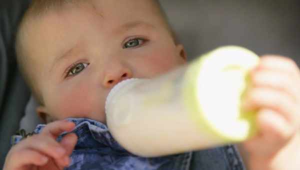 У двоголової дитини з Бразилії обидві голови можуть смоктати молоко