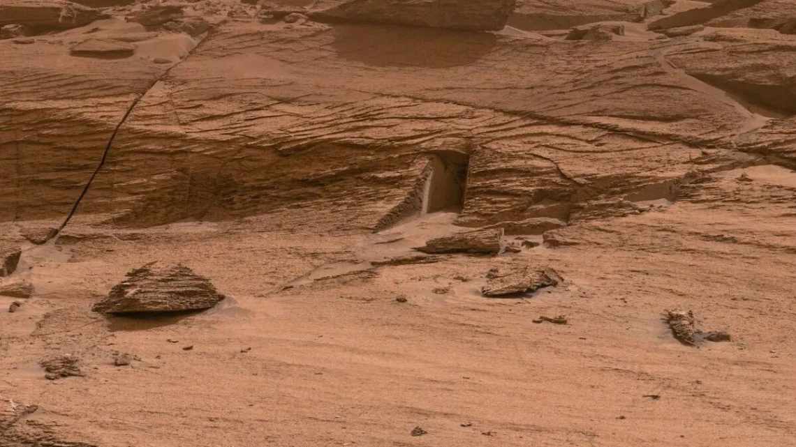 Curiosity обнаружил на Марсе бедренную кость.