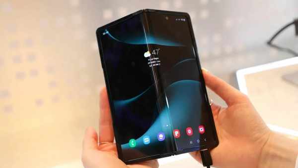 Ось чому дисплей Galaxy Fold здавався плівкою, яку можна зняти