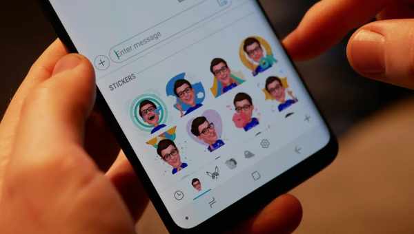 Чому AR Emoji Galaxy S9 програють Animoji iPhone X