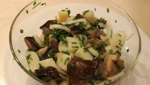 Картопляний салат з грибами