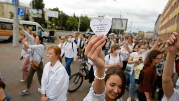 «Із солідарності сіла в економ»: Анастасію Волочкову образив стюард Аерофлоту