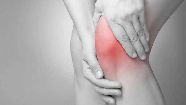 Забій коліна - як не допустити запального процесу? Що в першу чергу потрібно робити після забиття коліна: перша допомога