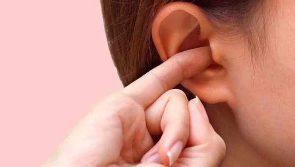 Чому вуха чешуться всередині: діагностика і причини. Прості та ефективні способи позбавлення від зуду всередині вух: поради лікаря