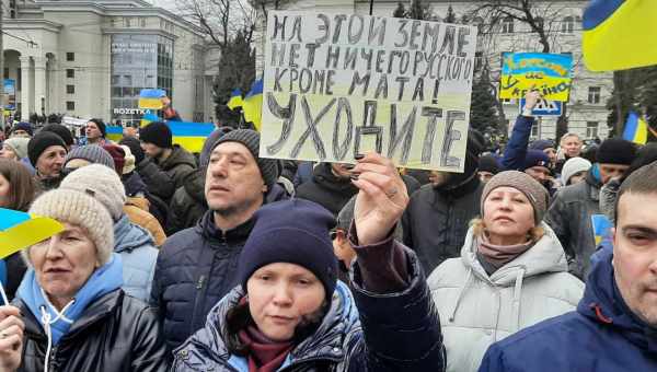 Щоб охололи: На мітинг - через лабіринт