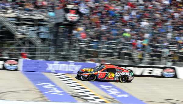 Як влаштовані американські гонки Nascar? Репортаж з траси!