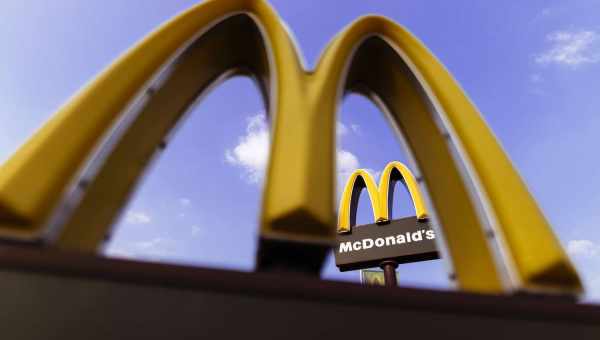 McDonald's VS пластик: у деяких регіонах компанія відмовляється від пластикових іграшок і пляшок