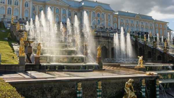 Чи має сенс їхати в Петергоф взимку