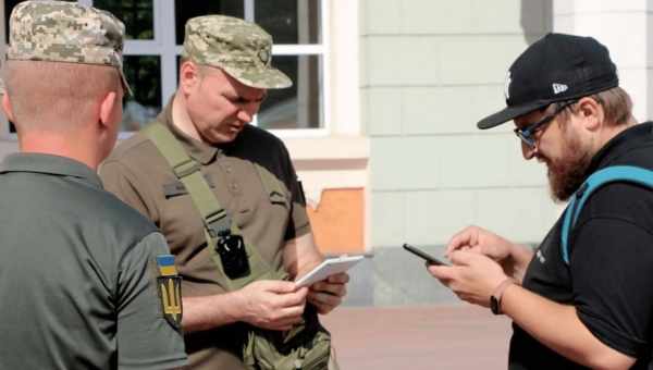 Де Зараз - повідомляйте близьким своє місце розташування без дзвінків і повідомлень