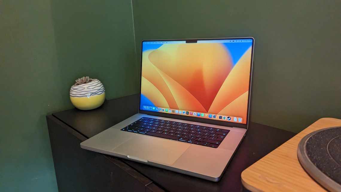 Нові MacBook Pro покажуть у вересні