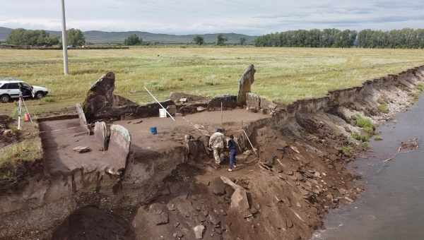 Археологи розкопали на Алтаї курган ранньоскіфського часу з дитячими похованнями на краю