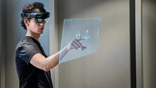 Шолом доповненої реальності Hololens перетворили на навігатор для сліпих