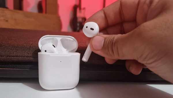 Apple хоче, щоб AirPods могли заряджатися від iPhone