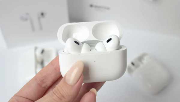 Як правильно чистити AirPods і чи можна зробити це безкоштовно?