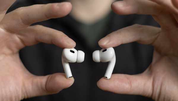 Нові AirPods зможуть розпізнавати ліве і праве вухо - для чого це потрібно?