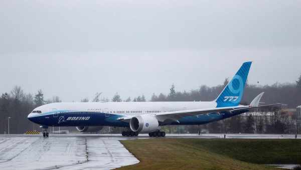 Boeing 777X завершив свій перший політ