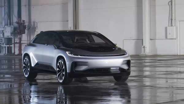 Faraday Future показала свій електромобіль без камуфляжу