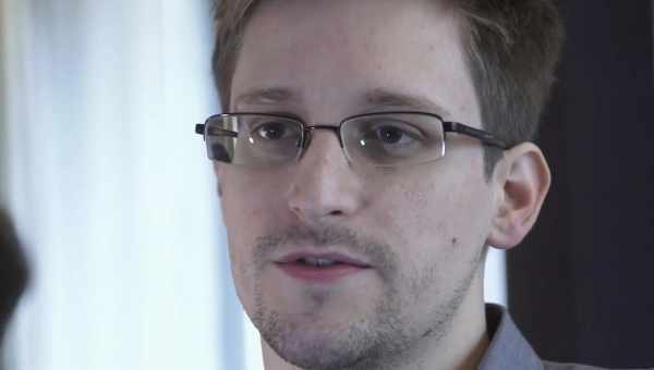 Сноуден: Apple - піонер безпечної індустрії